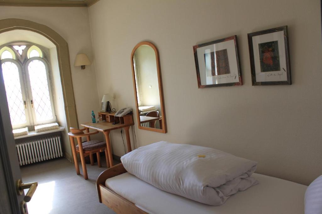 Schloss Neuburg Hotel Mosbach  Kamer foto